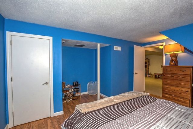 285 Ellendale Circle, Springfield, MA 01128