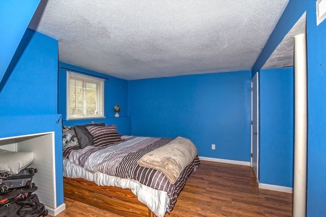 285 Ellendale Circle, Springfield, MA 01128