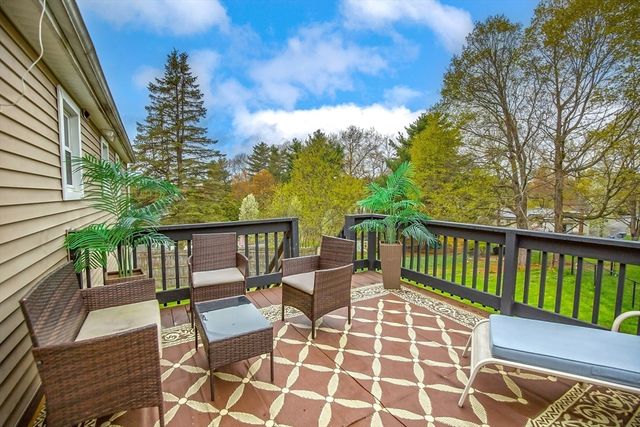 285 Ellendale Circle, Springfield, MA 01128