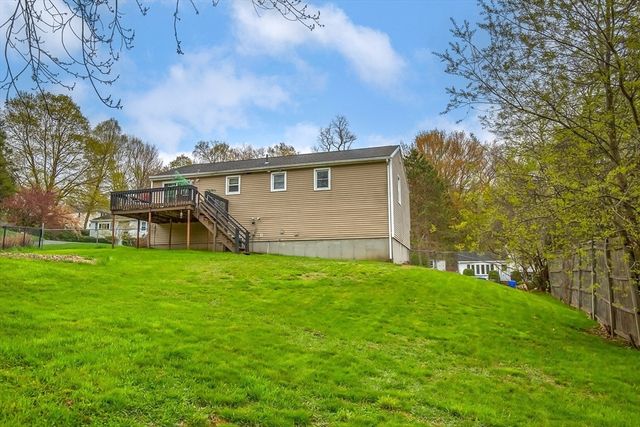285 Ellendale Circle, Springfield, MA 01128