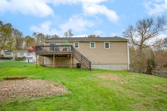 285 Ellendale Circle, Springfield, MA 01128