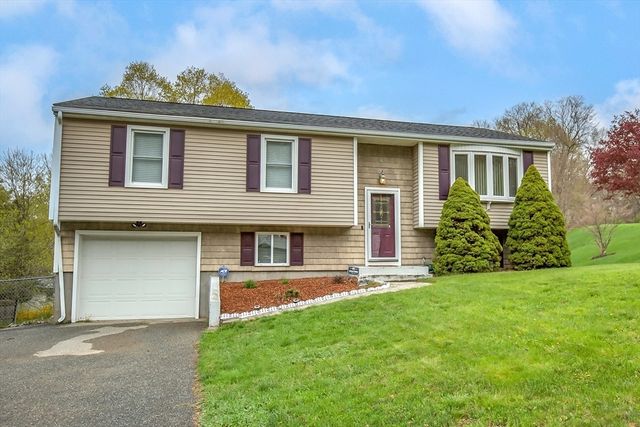 285 Ellendale Circle, Springfield, MA 01128