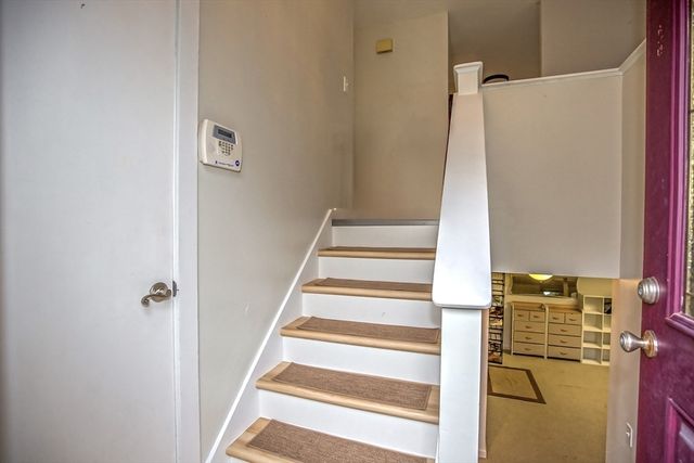 285 Ellendale Circle, Springfield, MA 01128