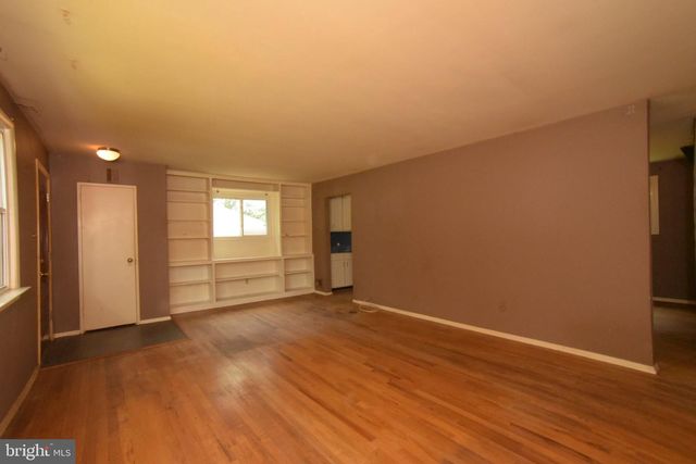 6815 KINGWOOD DR, Falls Church, VA 22042