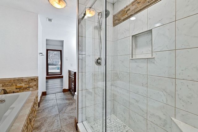 324 Rolling Oaks Ridge, Cedar Hill, TX 75104