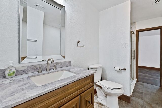 324 Rolling Oaks Ridge, Cedar Hill, TX 75104