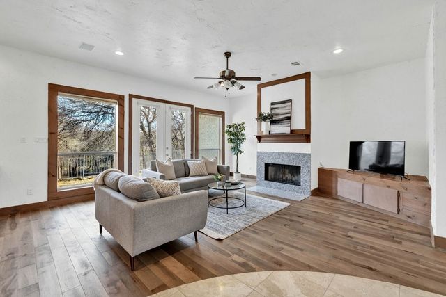 324 Rolling Oaks Ridge, Cedar Hill, TX 75104