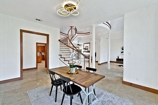 324 Rolling Oaks Ridge, Cedar Hill, TX 75104