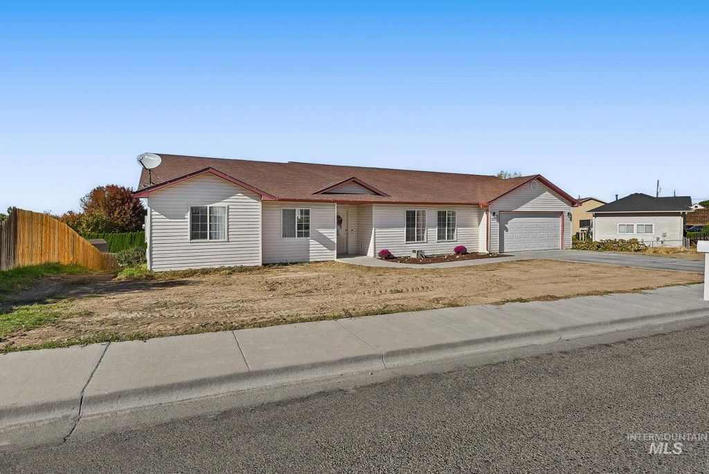 880 S Iowa Ave, Payette, ID 83661 photo 2