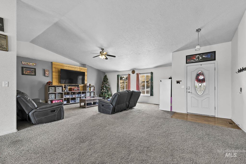 880 S Iowa Ave, Payette, ID 83661 photo 3