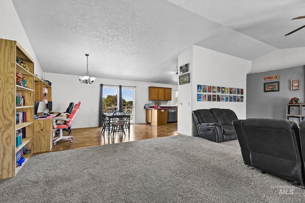 880 S Iowa Ave, Payette, ID 83661 photo 4