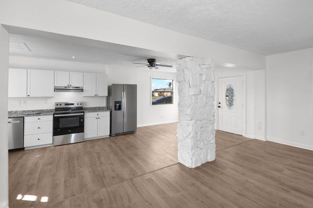 750 SW Lakehurst Drive, Port St Lucie, FL 34983