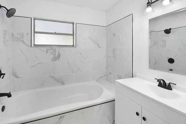 750 SW Lakehurst Drive, Port St Lucie, FL 34983