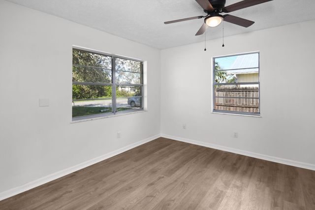 750 SW Lakehurst Drive, Port St Lucie, FL 34983