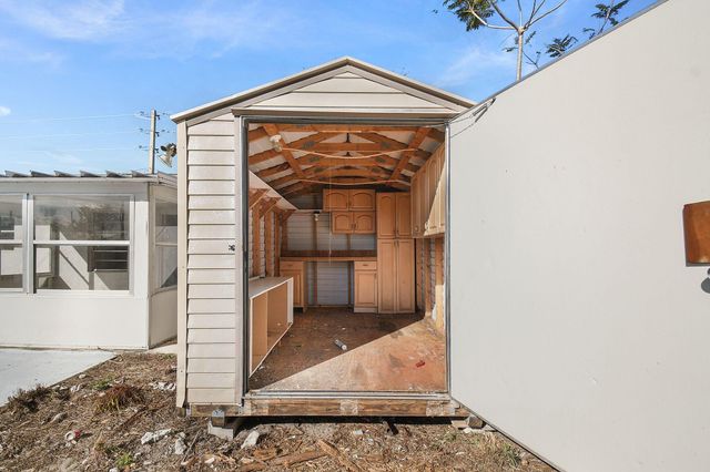 750 SW Lakehurst Drive, Port St Lucie, FL 34983