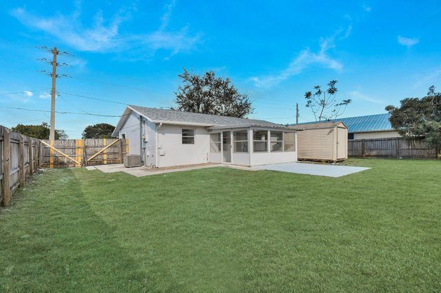 750 SW Lakehurst Drive, Port St Lucie, FL 34983