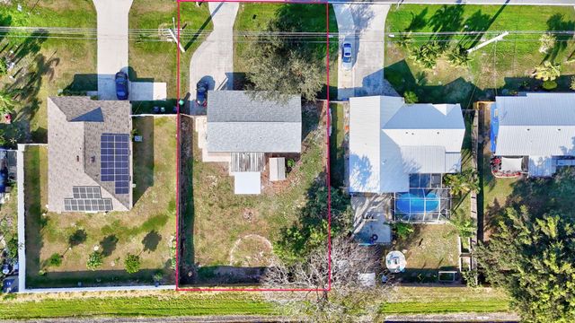 750 SW Lakehurst Drive, Port St Lucie, FL 34983