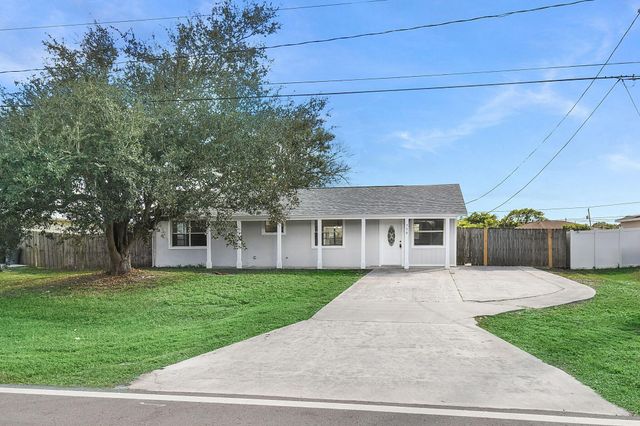 750 SW Lakehurst Drive, Port St Lucie, FL 34983