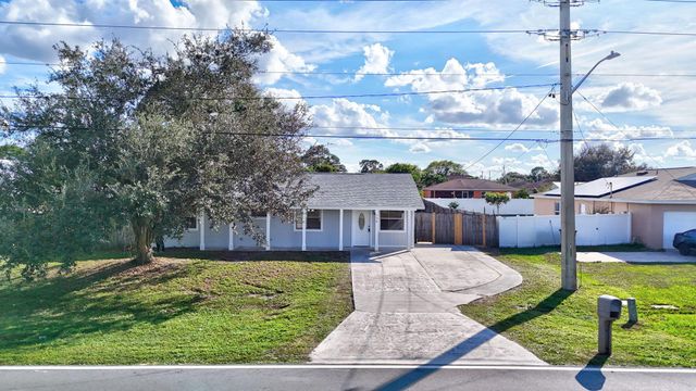 750 SW Lakehurst Drive, Port St Lucie, FL 34983