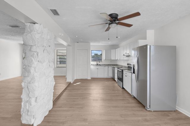 750 SW Lakehurst Drive, Port St Lucie, FL 34983