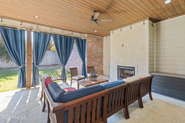 307 Barkhill Drive, Lafayette, LA 70508