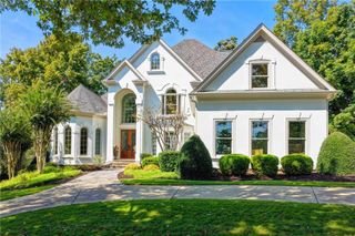 7060 Redcliff Court, Suwanee, GA 30024