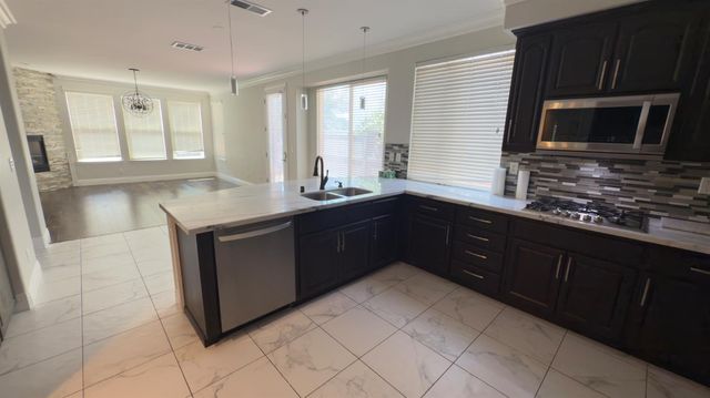 11816 Spring Walk Way, Rancho Cordova, CA 95742