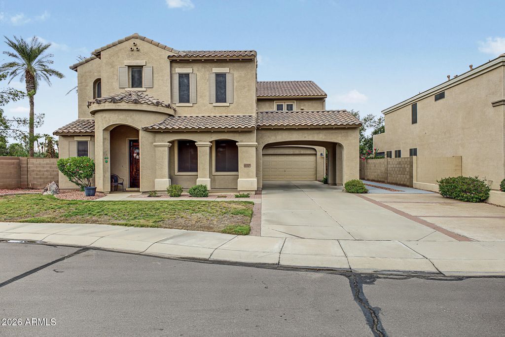 13038 W SEGOVIA Drive, Litchfield Park, AZ 85340 — photo 2