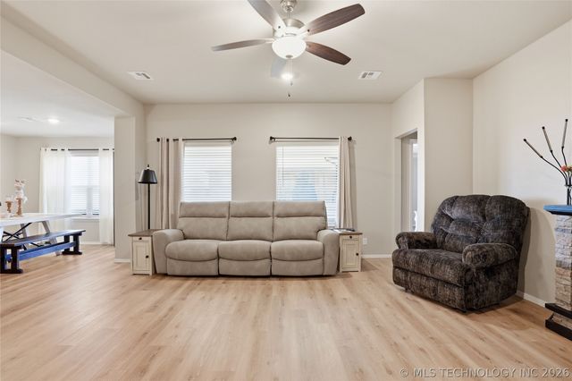 13925 S Kenosha Avenue, Glenpool, OK 74033