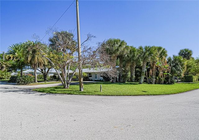 5008 Tradewinds Drive, Vero Beach, FL 32963