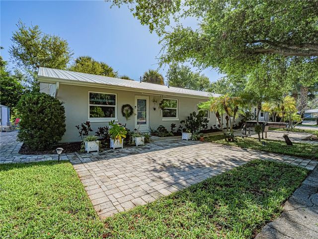 5008 Tradewinds Drive, Vero Beach, FL 32963