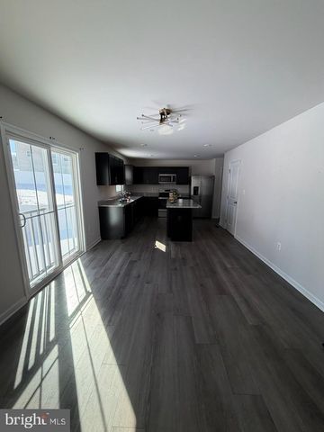 1004 VENEER CT, Capitol Heights, MD 20743