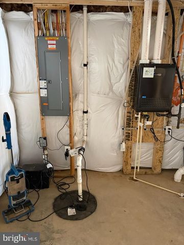 1004 VENEER CT, Capitol Heights, MD 20743