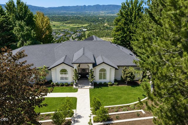 1553 Devonshire Place, Medford, OR 97504