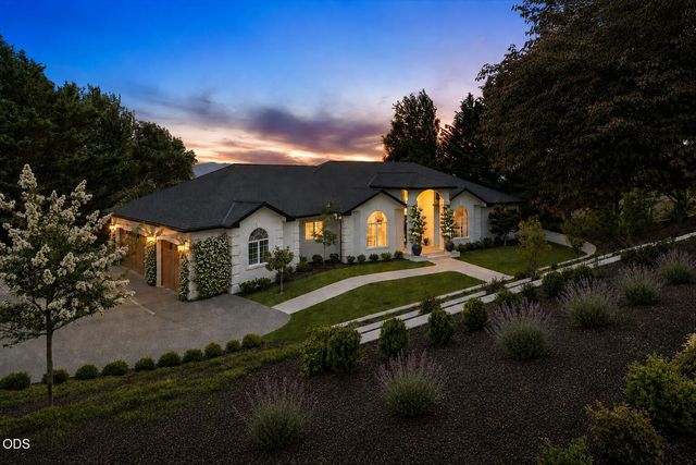 1553 Devonshire Place, Medford, OR 97504