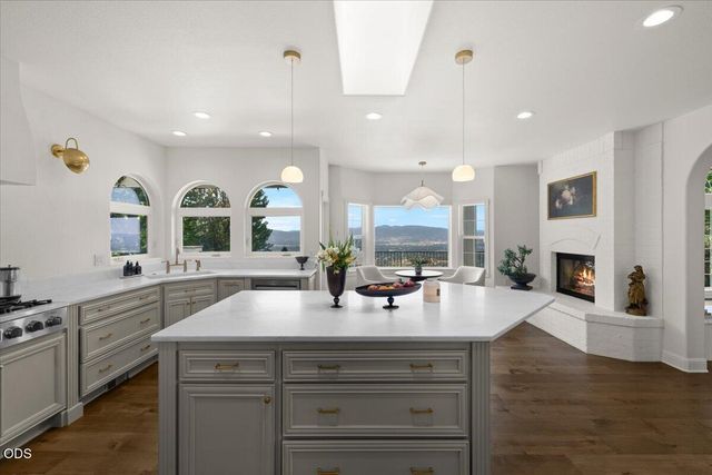 1553 Devonshire Place, Medford, OR 97504