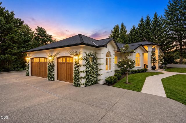 1553 Devonshire Place, Medford, OR 97504