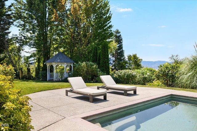 1553 Devonshire Place, Medford, OR 97504