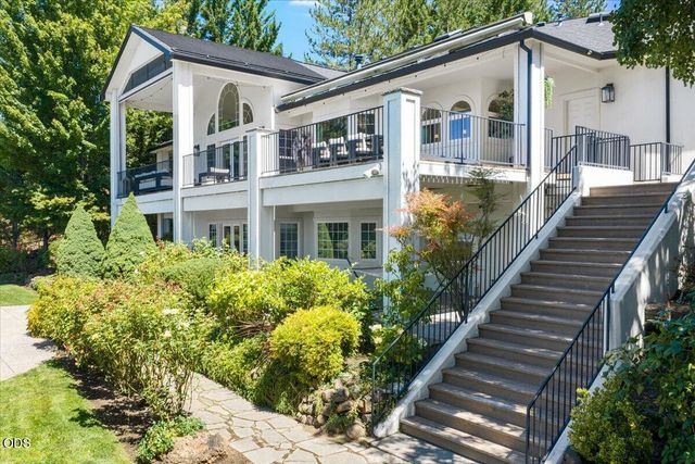1553 Devonshire Place, Medford, OR 97504