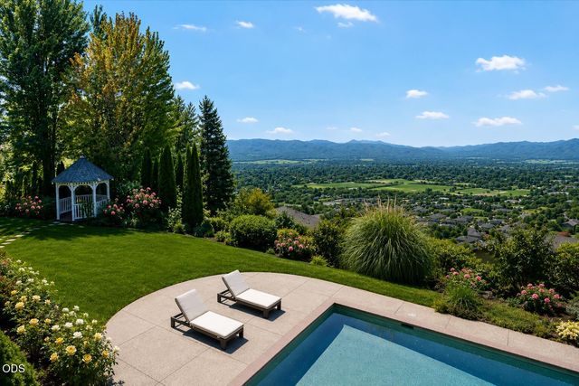 1553 Devonshire Place, Medford, OR 97504