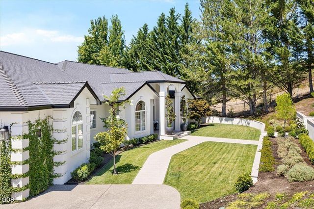 1553 Devonshire Place, Medford, OR 97504