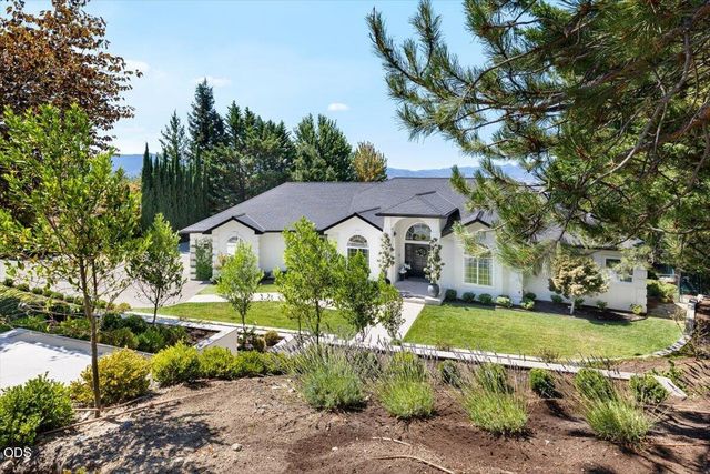 1553 Devonshire Place, Medford, OR 97504