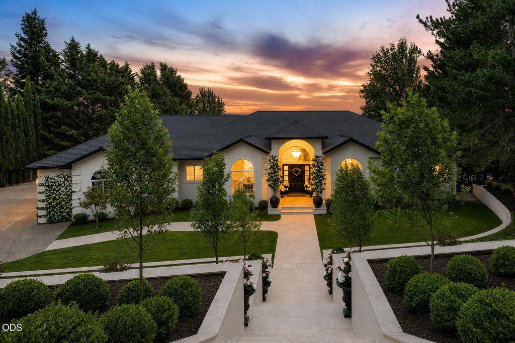1553 Devonshire Place, Medford, OR 97504