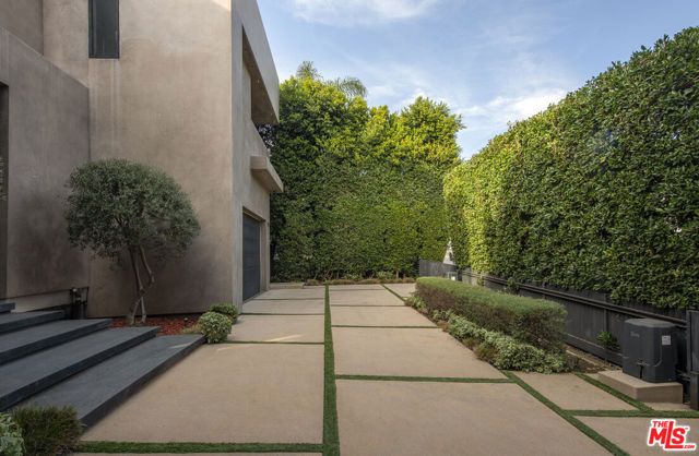 1845 Coldwater Canyon Drive, Beverly Hills, CA 90210