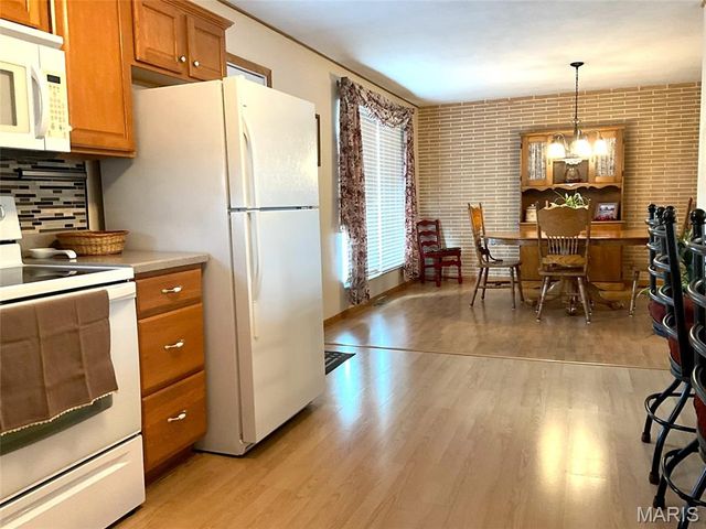 22 Lakeview Drive, Pontoon Beach, IL 62040