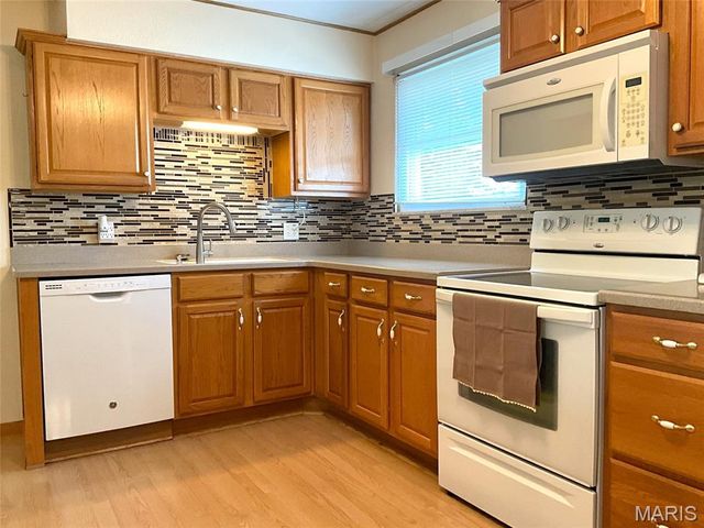 22 Lakeview Drive, Pontoon Beach, IL 62040
