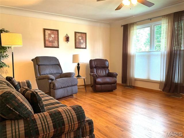 22 Lakeview Drive, Pontoon Beach, IL 62040