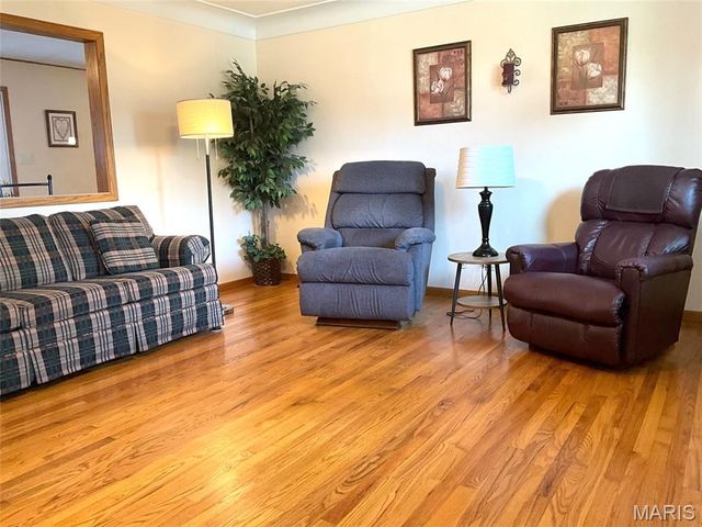 22 Lakeview Drive, Pontoon Beach, IL 62040