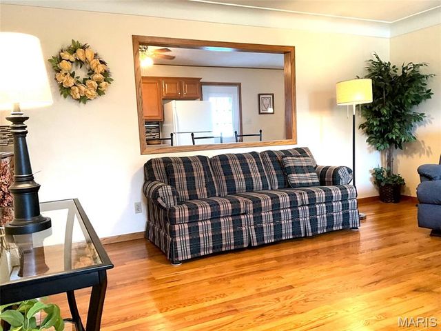 22 Lakeview Drive, Pontoon Beach, IL 62040