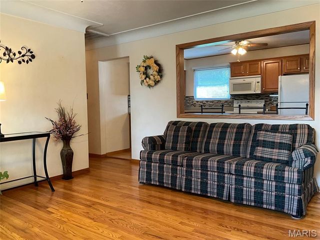 22 Lakeview Drive, Pontoon Beach, IL 62040